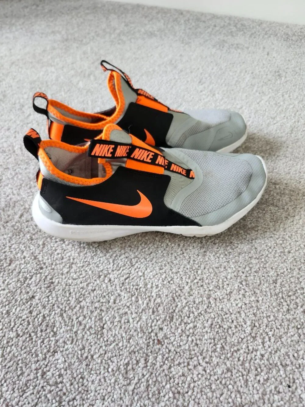 Nike Slip-On Athletic Shoe / Water Shoe  Size: 6Y
